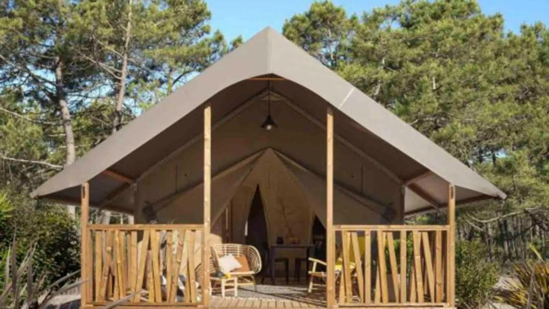 Alojamiento para grupos escolares en Llanes: tienda glamping en el Camping Río Purón.